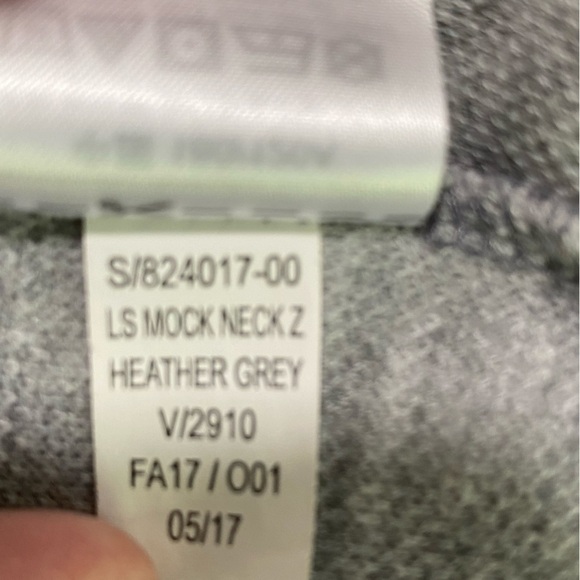 𝅺OLD Navy Heather grey long sleeve 1/4 zip shirt - Picture 7 of 9